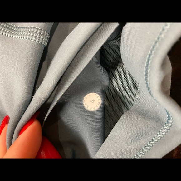 Lululemon In Movement Gravity Size 4 - Picture 3 of 4